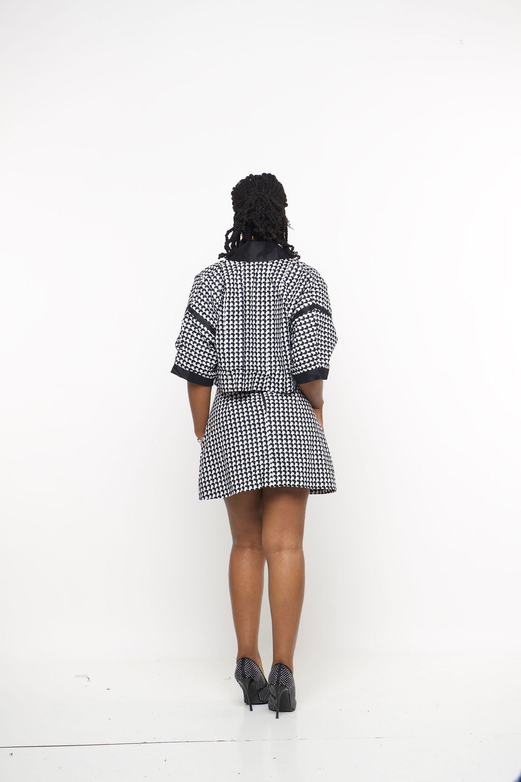 ‘Mina’ Houndstooth Two-Piece Skirt Set – Cropped Kimono Jacket & High-Waist Mini Skirt for Women