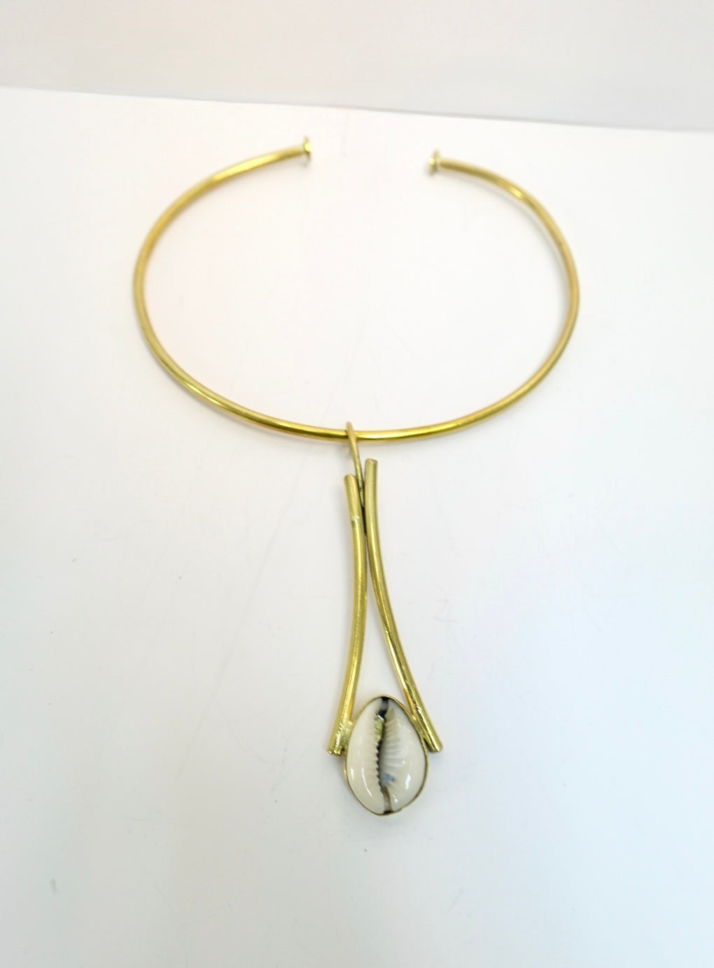 ‘Noraa’ Minimalist Cowrie Shell Choker